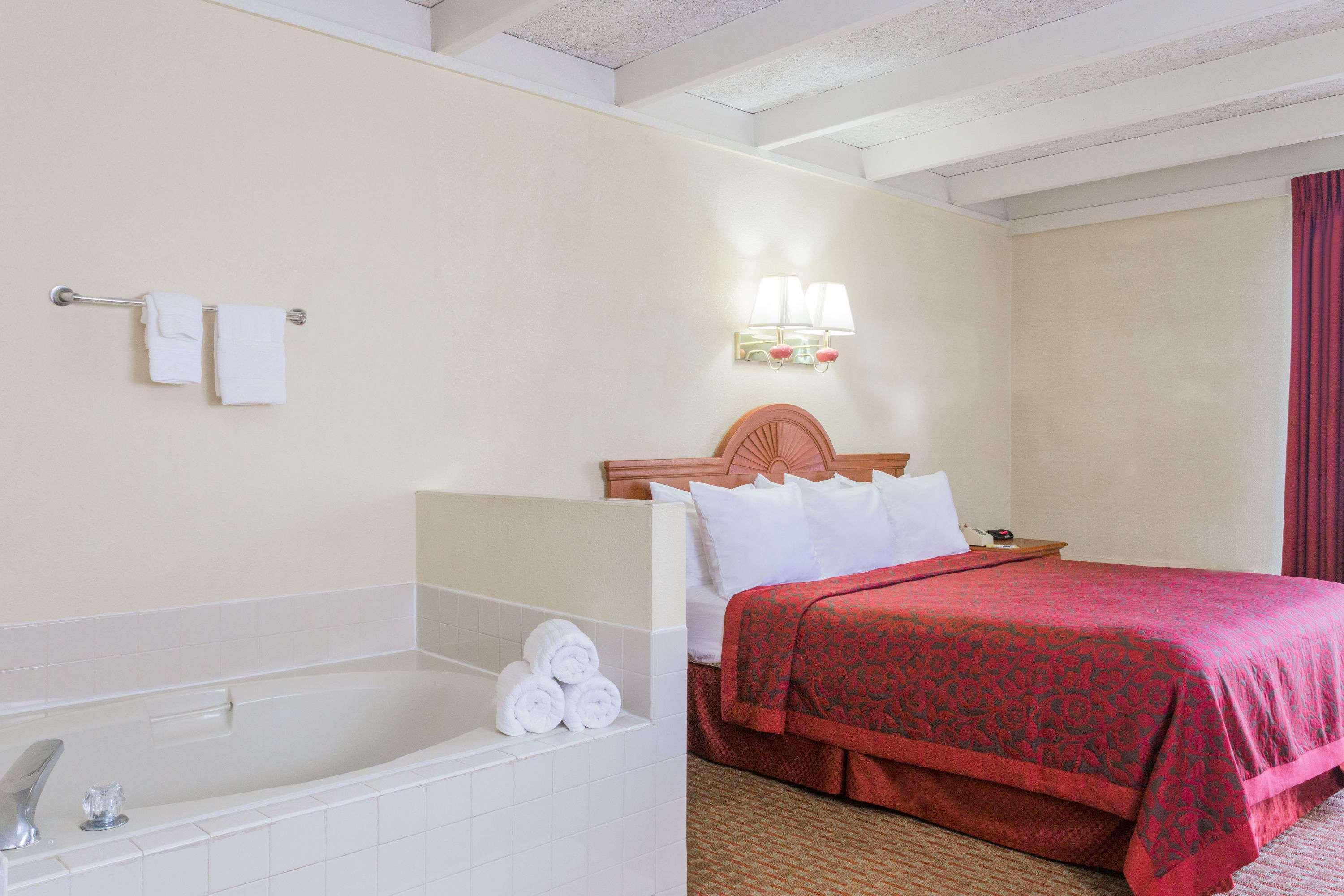 Days Inn By Wyndham Ocala North Екстериор снимка