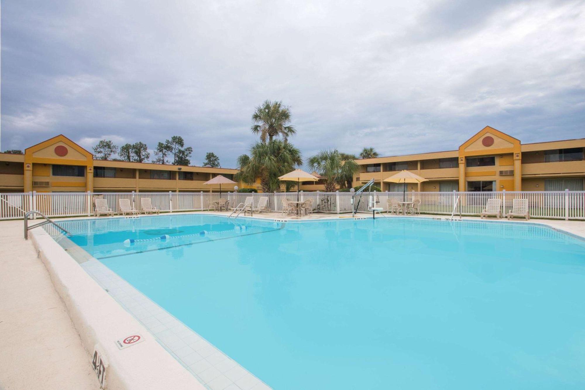 Days Inn By Wyndham Ocala North Екстериор снимка