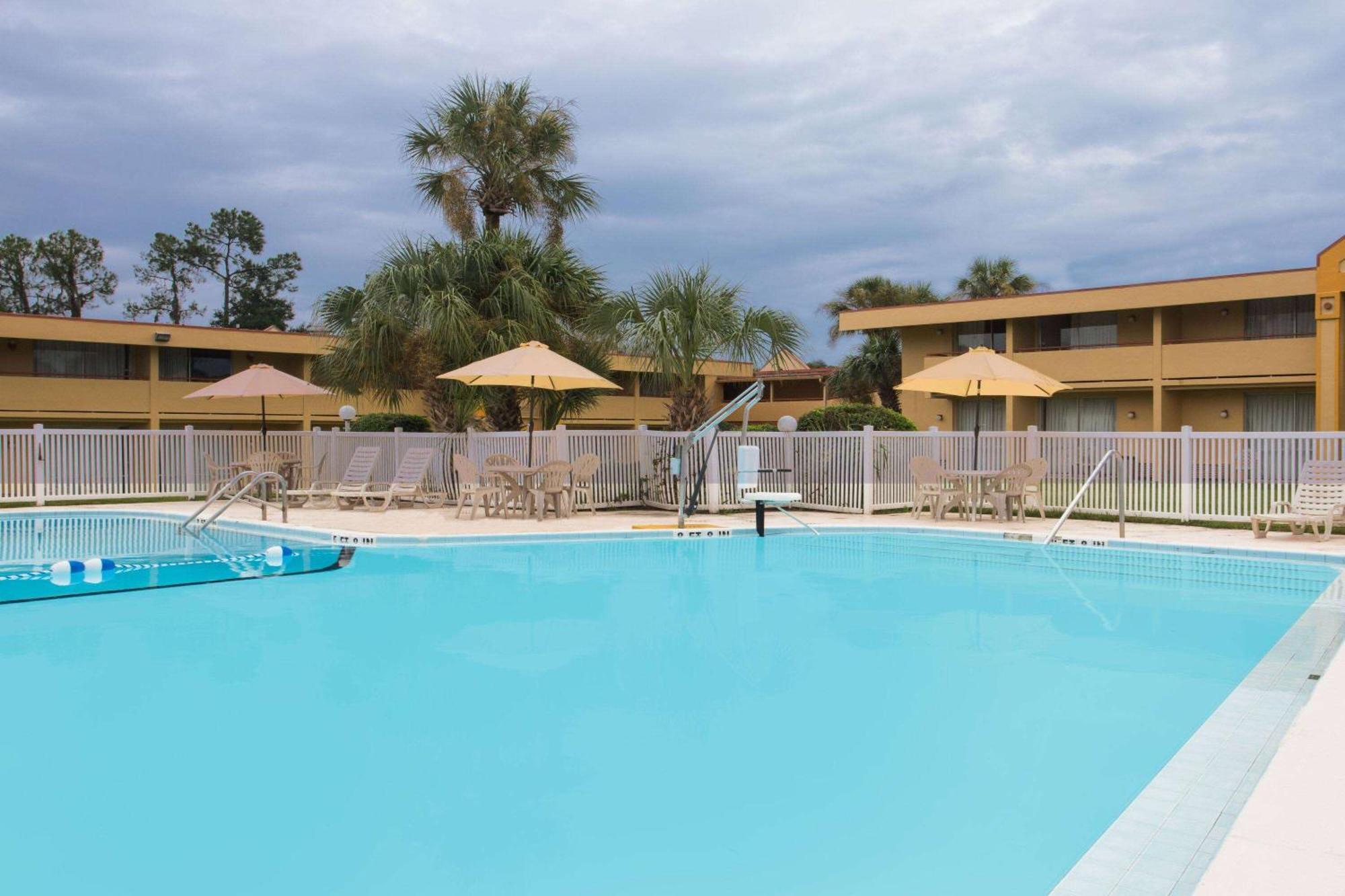 Days Inn By Wyndham Ocala North Екстериор снимка